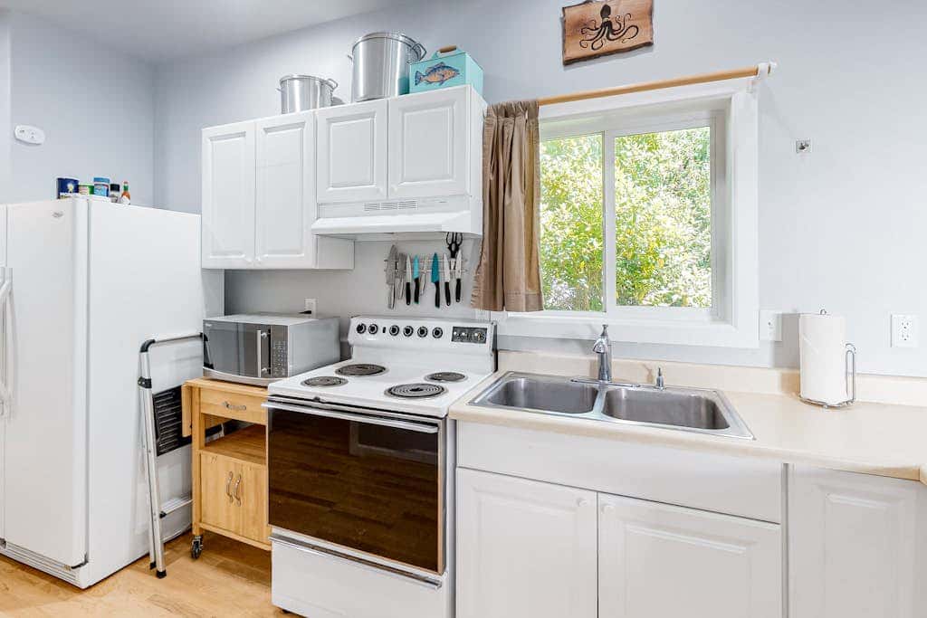Private, quiet, dog-friendly home with firepit, quarter mile from Heceta Beach