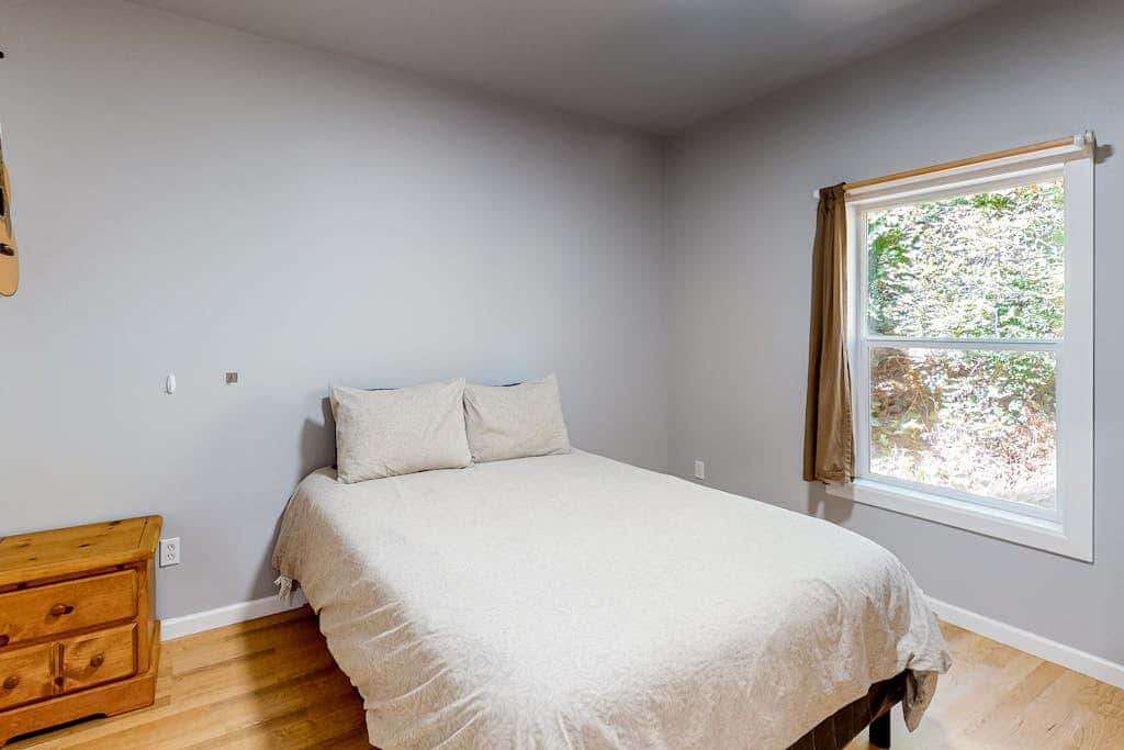 Private, quiet, dog-friendly home with firepit, quarter mile from Heceta Beach