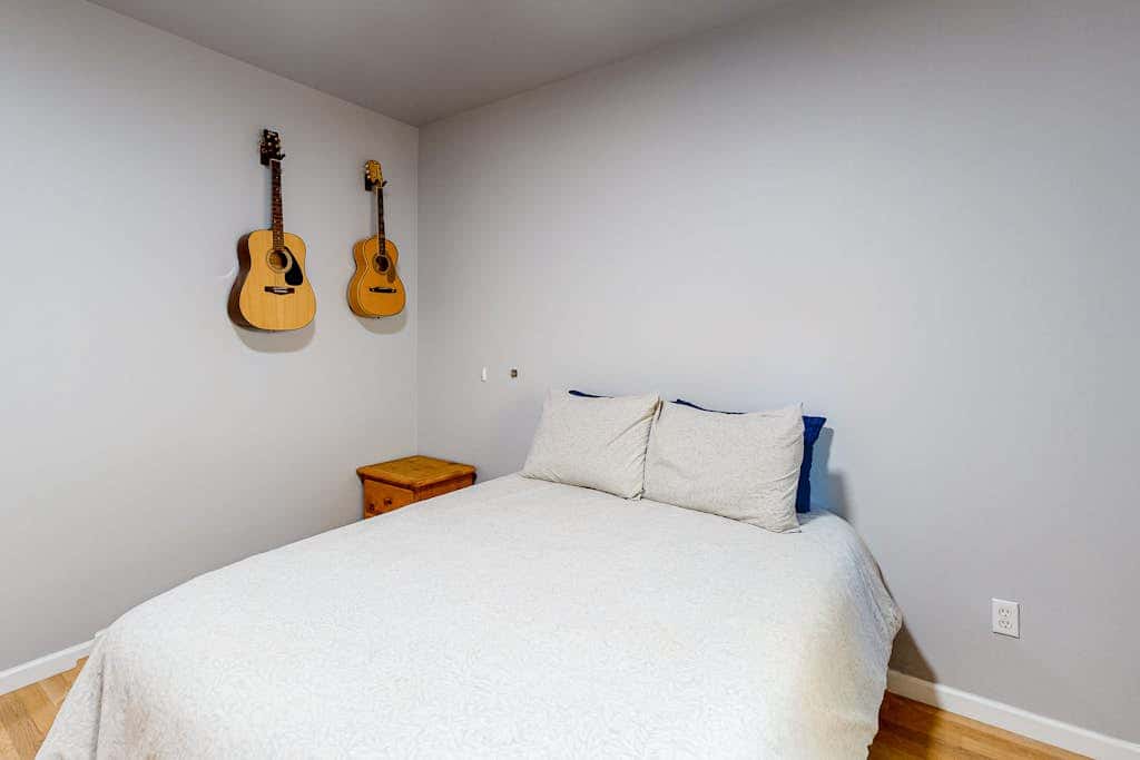 Private, quiet, dog-friendly home with firepit, quarter mile from Heceta Beach