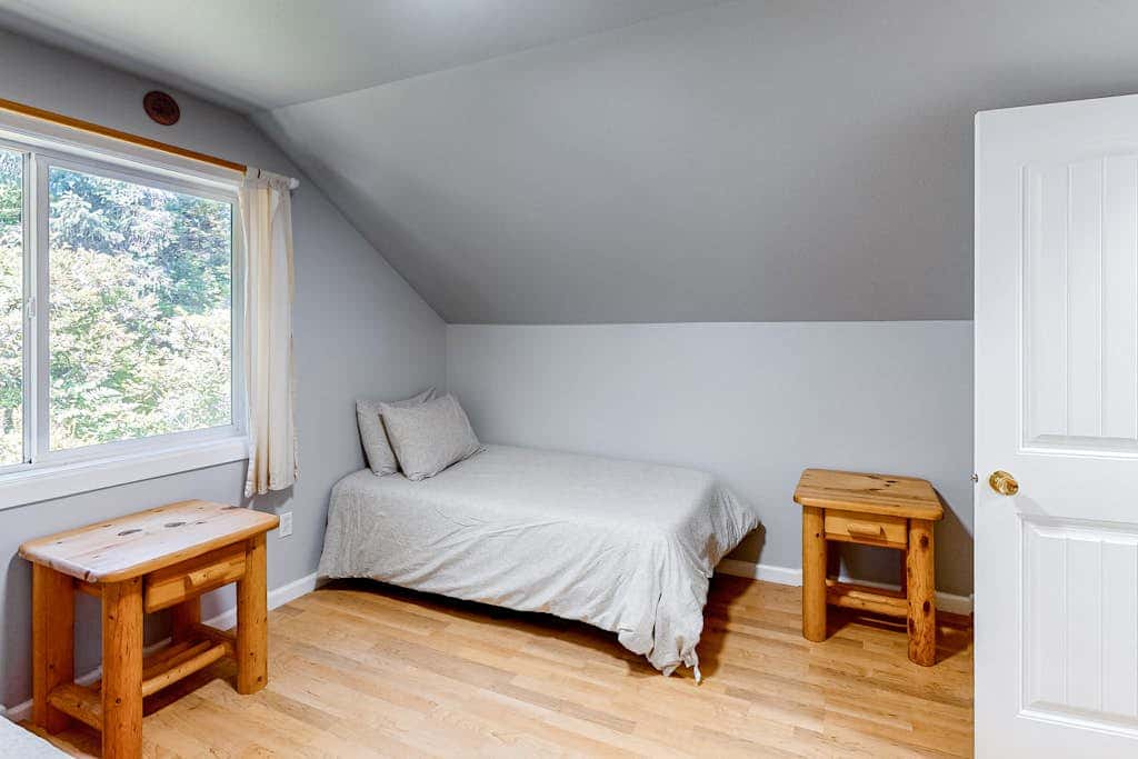 Private, quiet, dog-friendly home with firepit, quarter mile from Heceta Beach