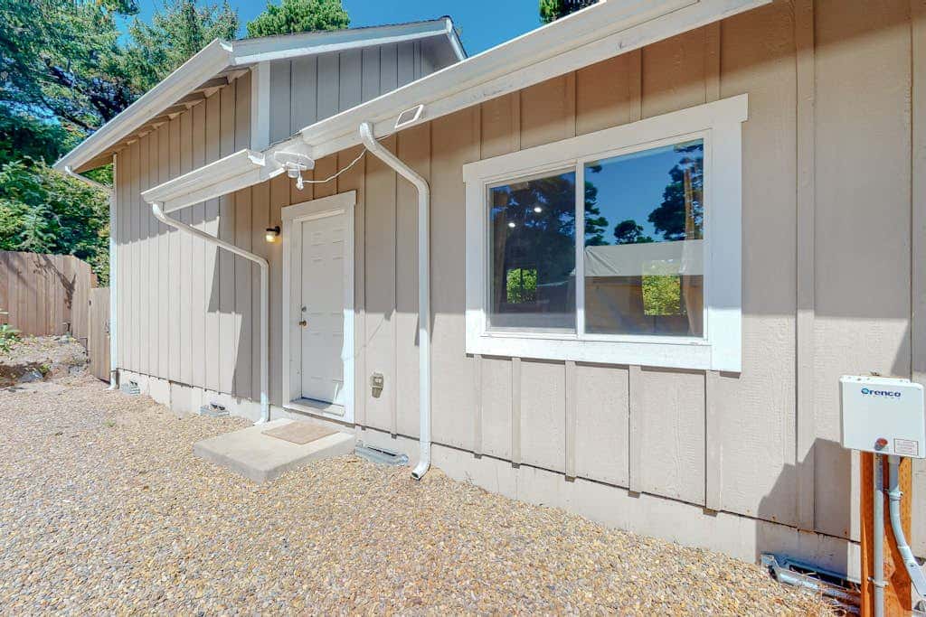 Private, quiet, dog-friendly home with firepit, quarter mile from Heceta Beach