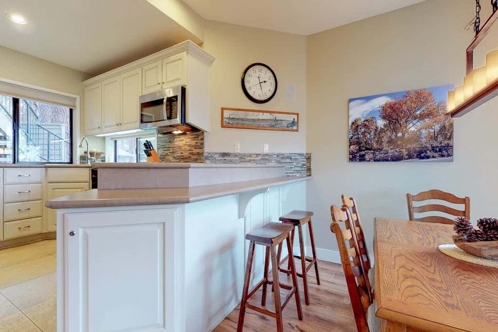 Comfortable and cozy side-by-side condos with private hot tub & great location