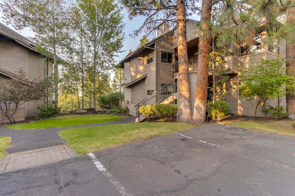 Comfortable and cozy side-by-side condos with private hot tub & great location