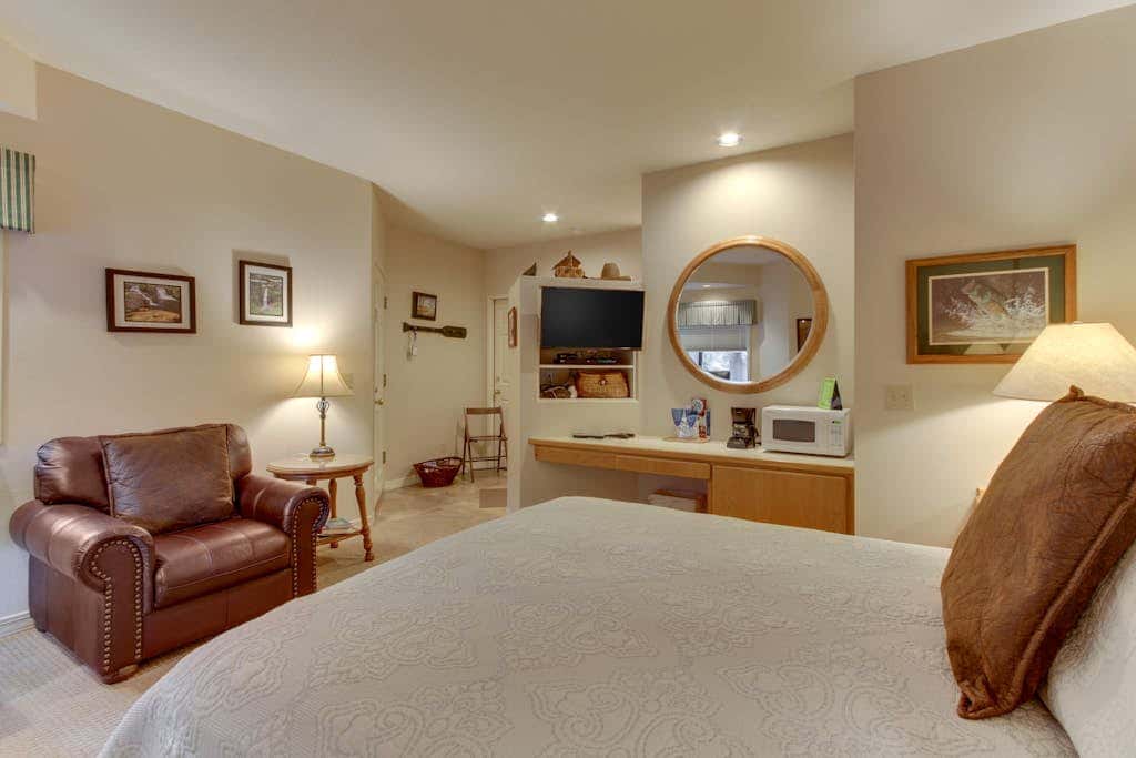 Comfortable and cozy side-by-side condos with private hot tub & great location