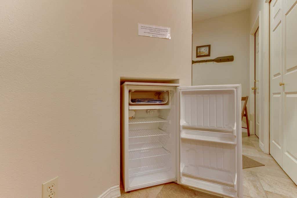 Comfortable and cozy side-by-side condos with private hot tub & great location