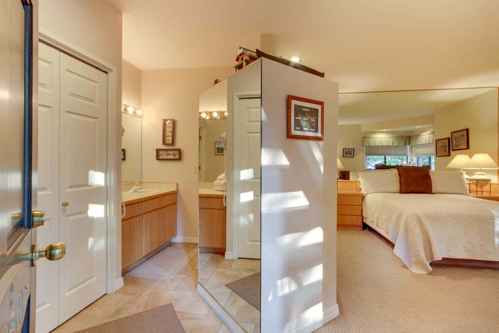 Comfortable and cozy side-by-side condos with private hot tub & great location
