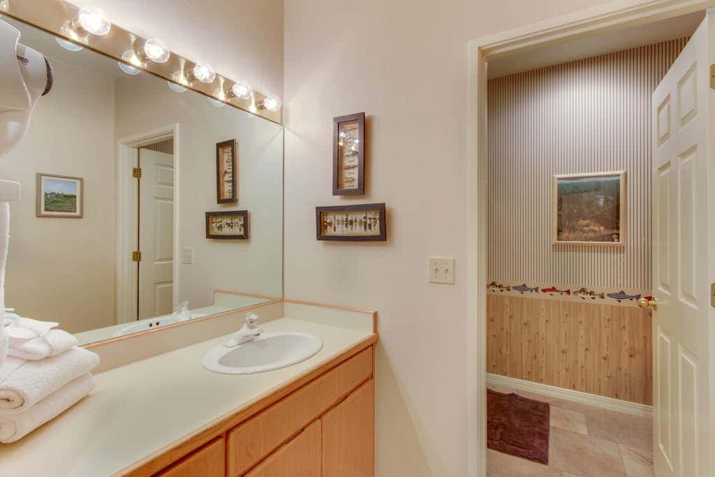 Comfortable and cozy side-by-side condos with private hot tub & great location