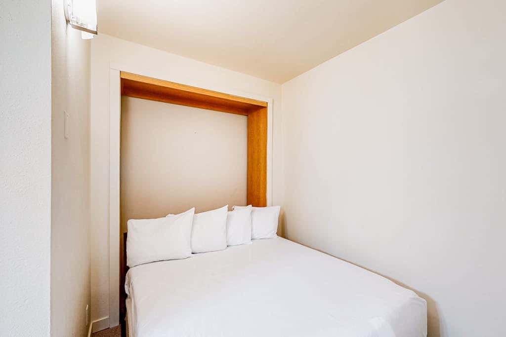 Cozy mountain studio near skiing & town with fast WiFi, shared pools, & patio