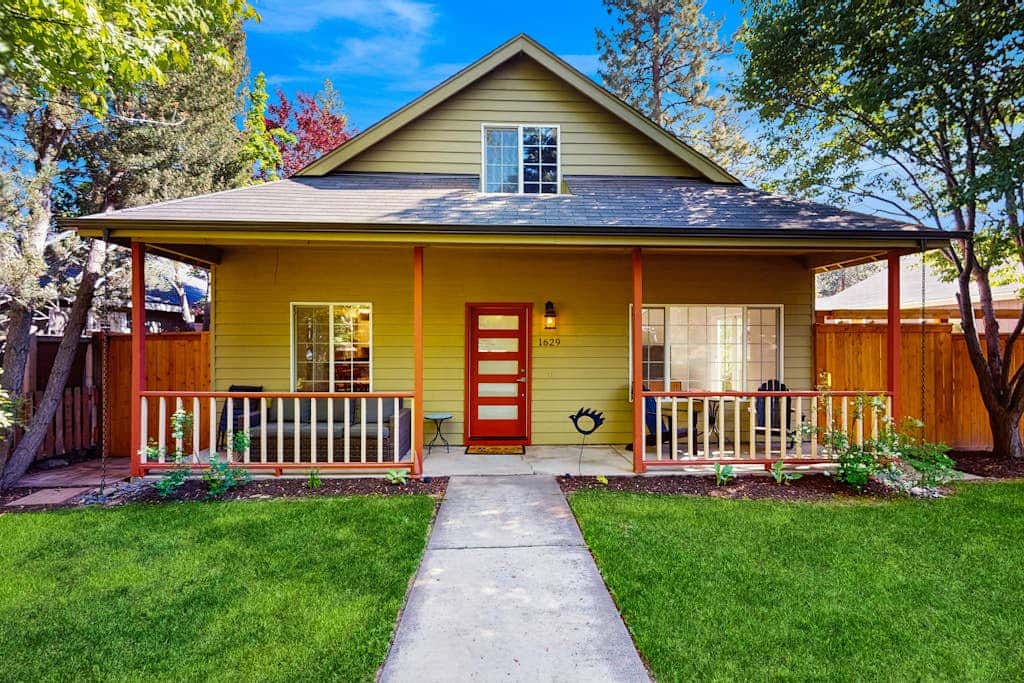 Beautiful home with patio - in the perfect location near Downtown Bend & more