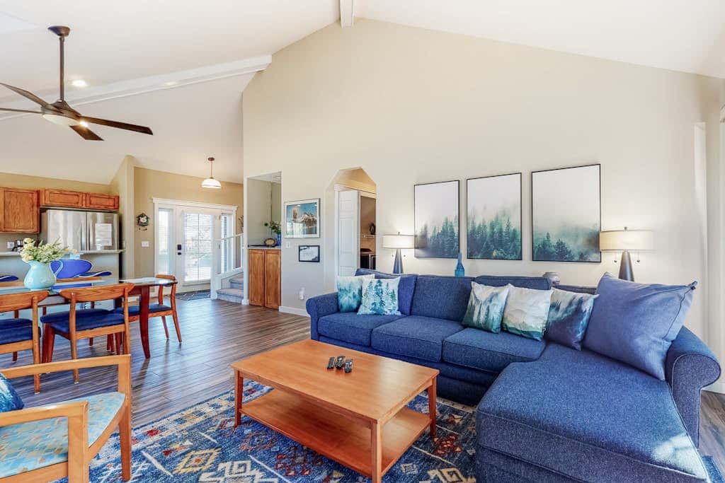 Resort townhouse with central AC & WiFi, pool, hot tub & golf access - dogs OK