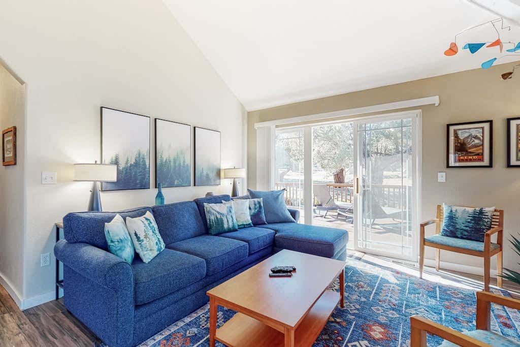 Resort townhouse with central AC & WiFi, pool, hot tub & golf access - dogs OK
