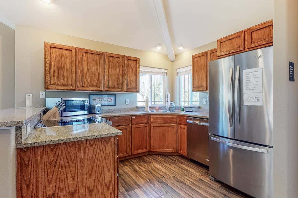 Resort townhouse with central AC & WiFi, pool, hot tub & golf access - dogs OK