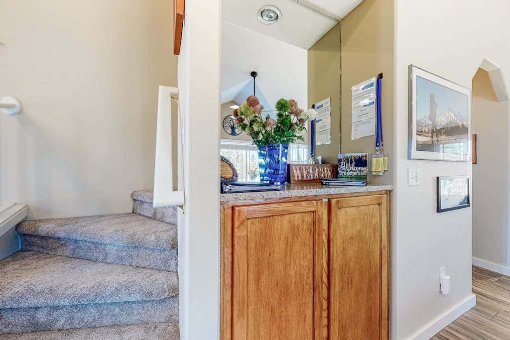 Resort townhouse with central AC & WiFi, pool, hot tub & golf access - dogs OK