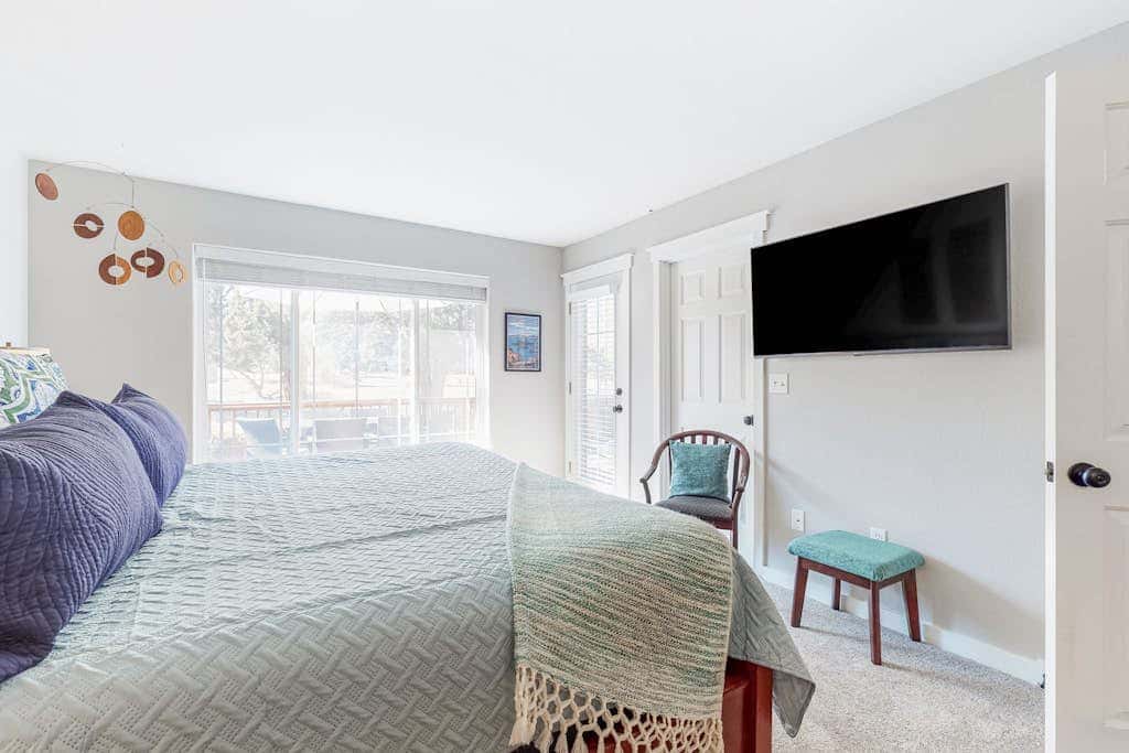 Resort townhouse with central AC & WiFi, pool, hot tub & golf access - dogs OK