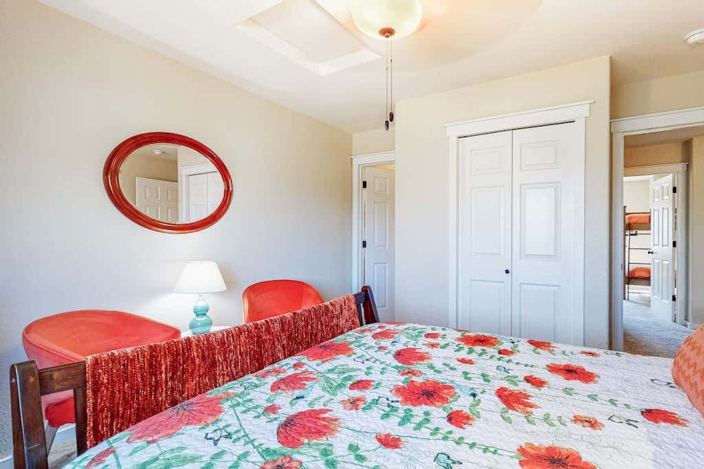Resort townhouse with central AC & WiFi, pool, hot tub & golf access - dogs OK