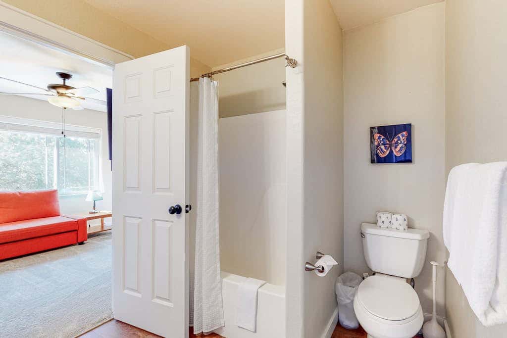 Resort townhouse with central AC & WiFi, pool, hot tub & golf access - dogs OK