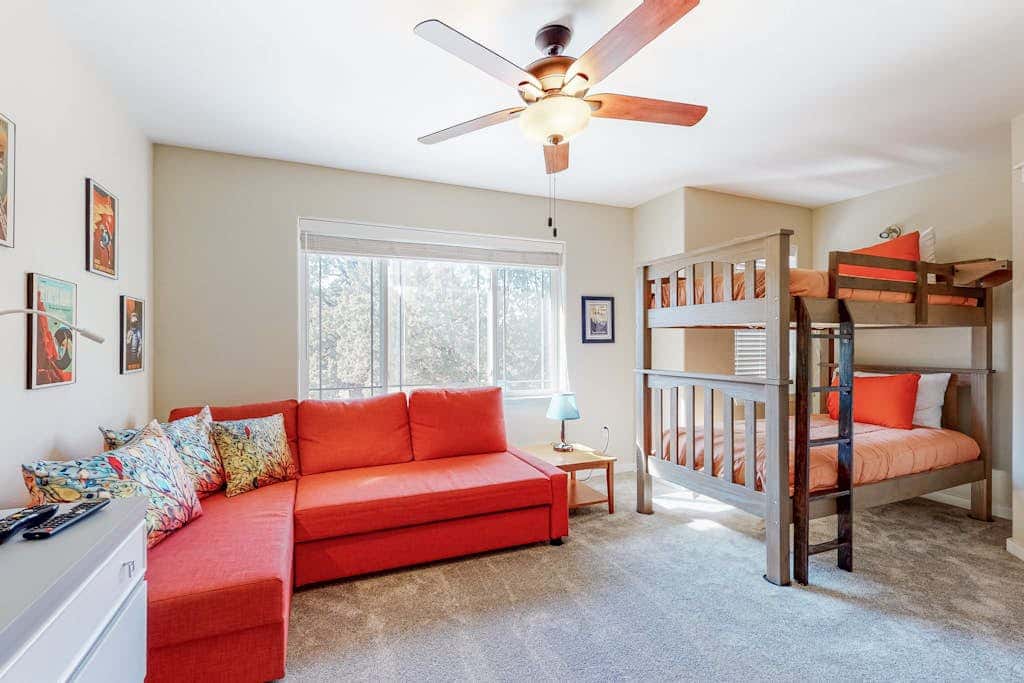 Resort townhouse with central AC & WiFi, pool, hot tub & golf access - dogs OK