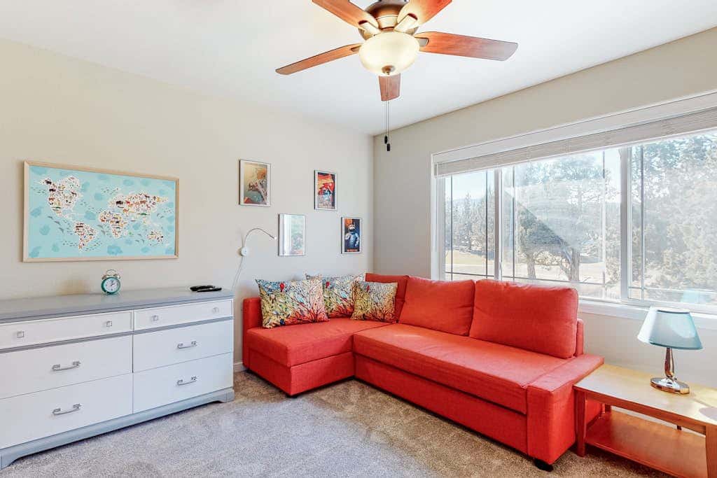 Resort townhouse with central AC & WiFi, pool, hot tub & golf access - dogs OK