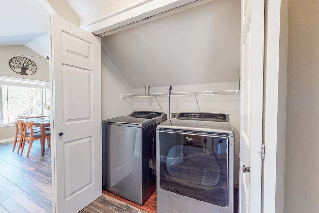Resort townhouse with central AC & WiFi, pool, hot tub & golf access - dogs OK