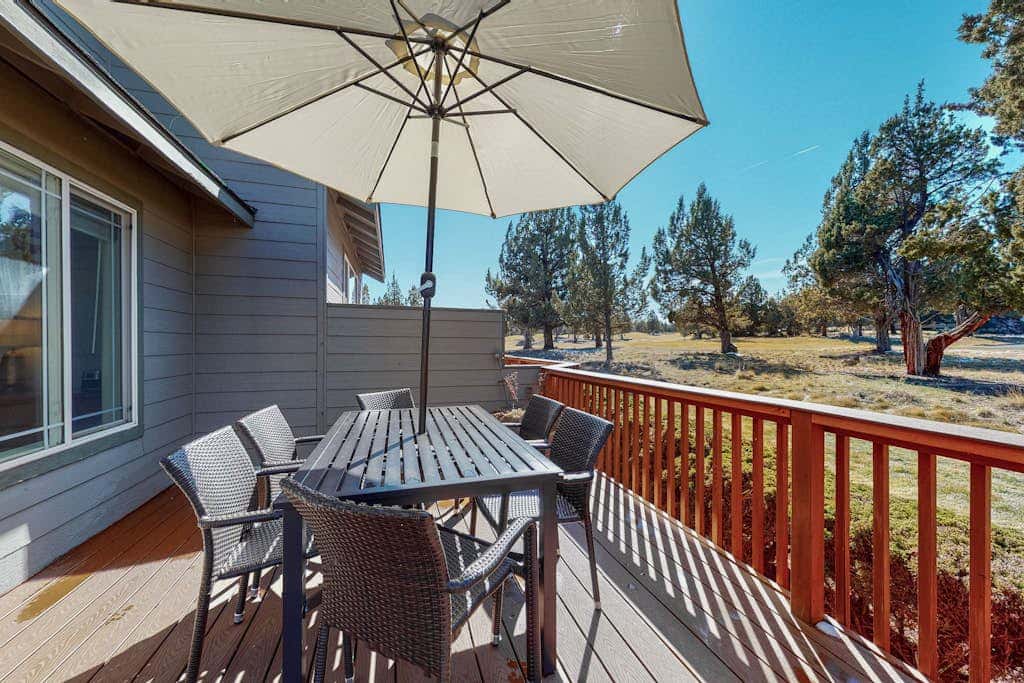 Resort townhouse with central AC & WiFi, pool, hot tub & golf access - dogs OK