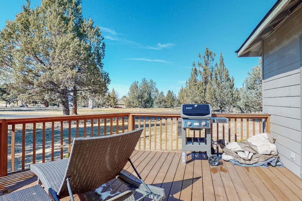 Resort townhouse with central AC & WiFi, pool, hot tub & golf access - dogs OK