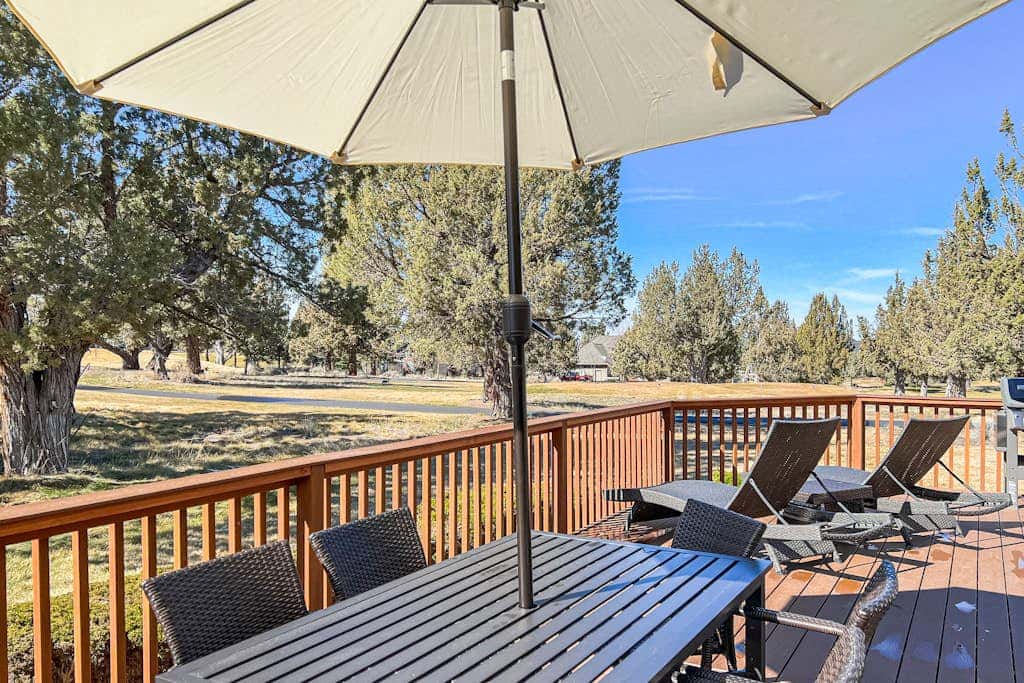 Resort townhouse with central AC & WiFi, pool, hot tub & golf access - dogs OK