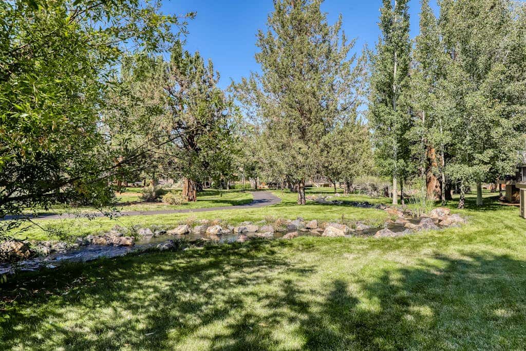 Resort townhouse with central AC & WiFi, pool, hot tub & golf access - dogs OK