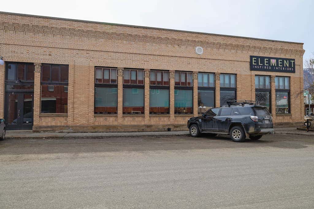Family- and dog-friendly loft with fast WiFi & full kitchen - walkable location
