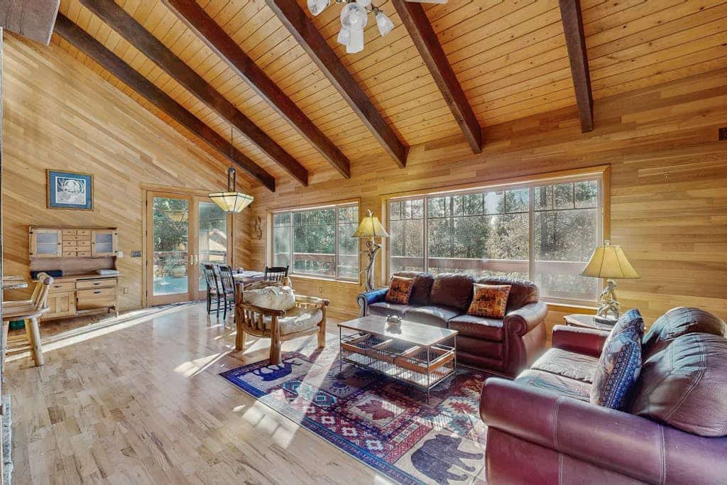 Family friendly home with hot tub, full kitchen, grill - near hiking & fishing