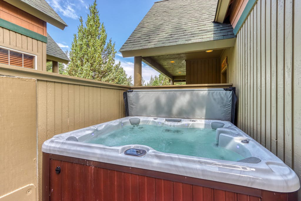 Lovely home with fireplace, deck, grill, shared pool, tennis, and hot tubs