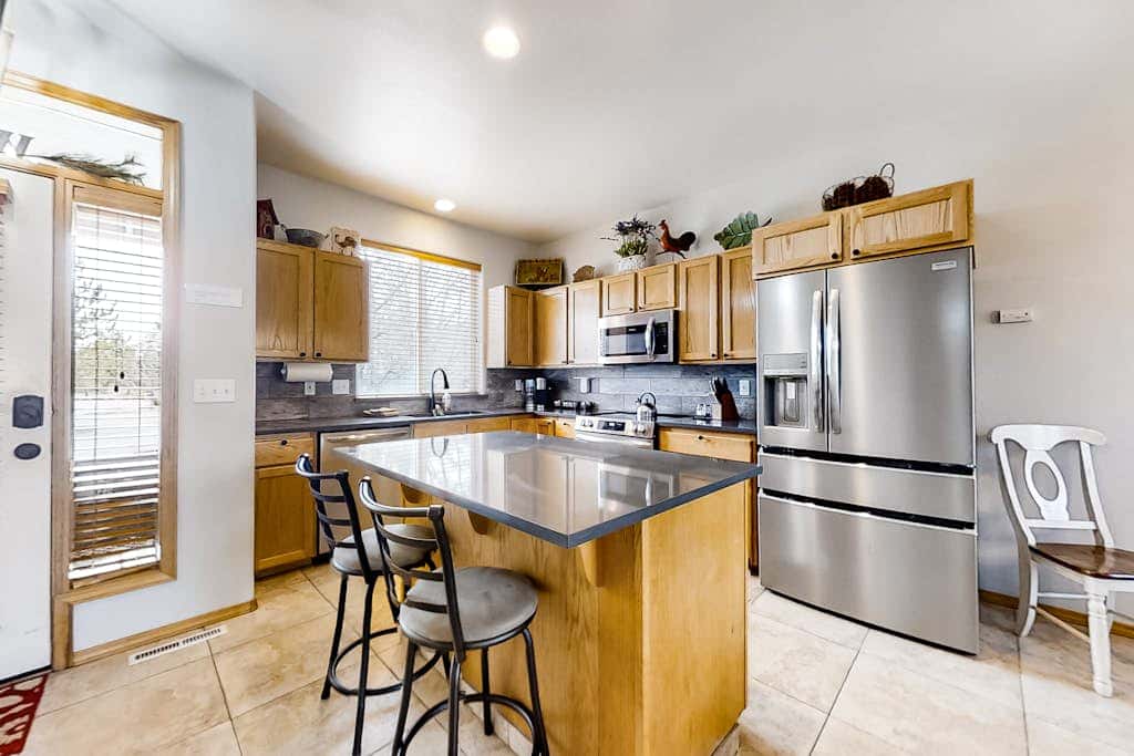 Fairway view townhome with private hot tub, grill, pool, & golf - dogs welcome