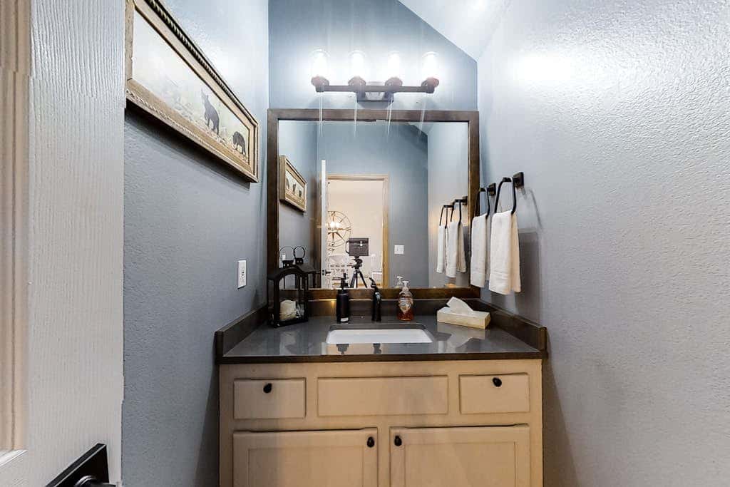 Fairway view townhome with private hot tub, grill, pool, & golf - dogs welcome