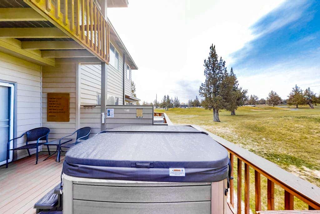 Fairway view townhome with private hot tub, grill, pool, & golf - dogs welcome