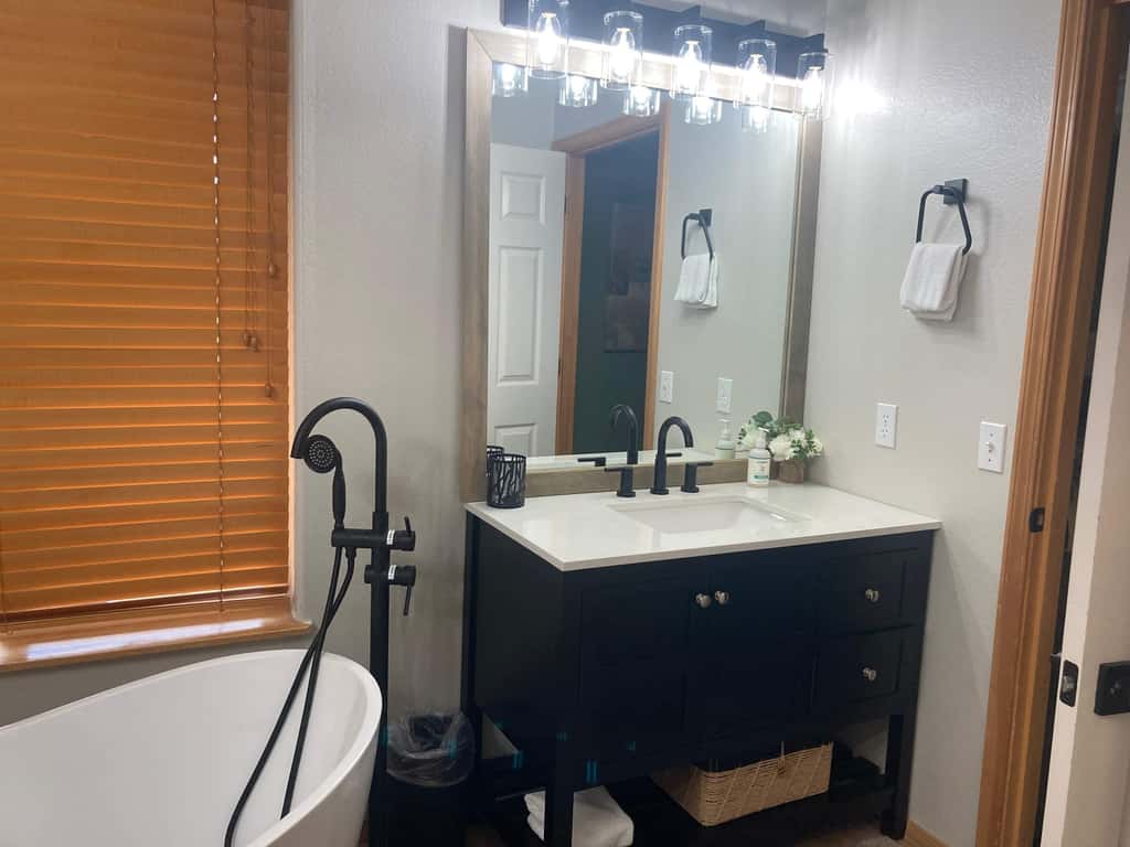 Fairway view townhome with private hot tub, grill, pool, & golf - dogs welcome
