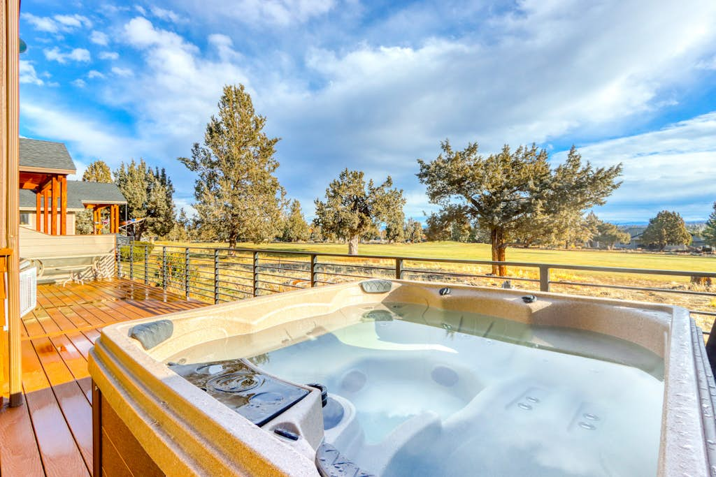 Golf course-front home with deck, hot tub, fireplace, W&D, & community pool