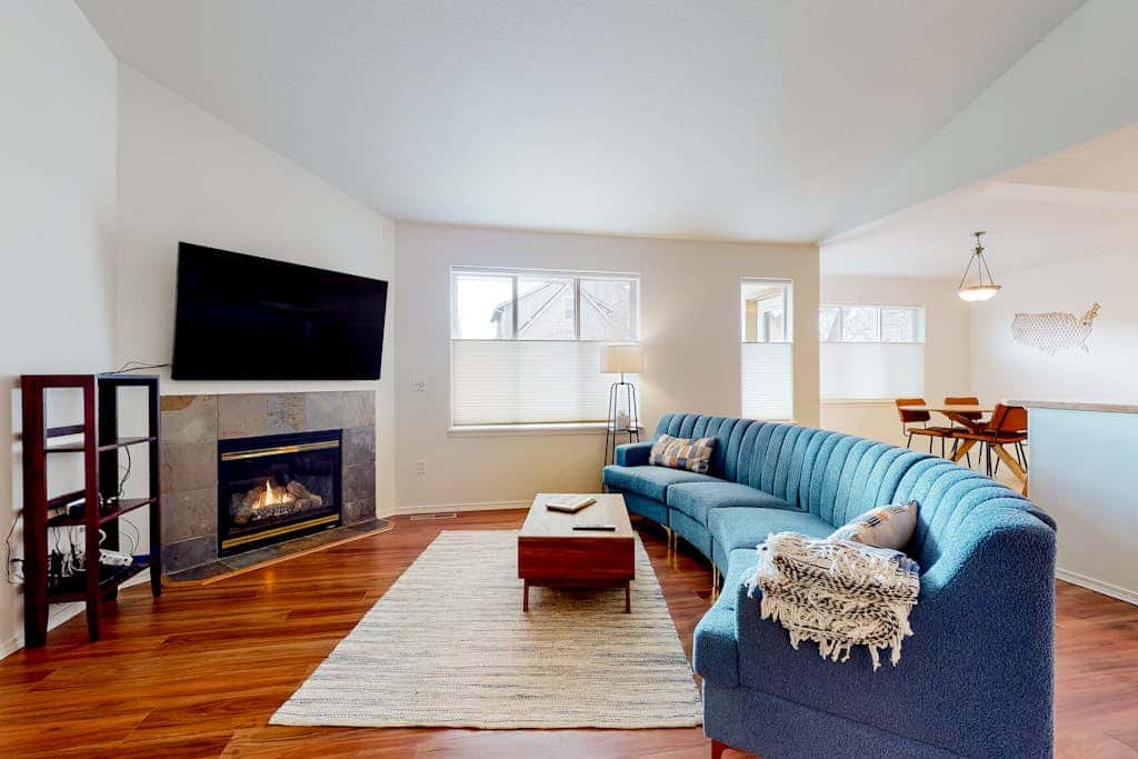 Dog-friendly home with enclosed yard, fireplace, W&D, central AC, & streaming