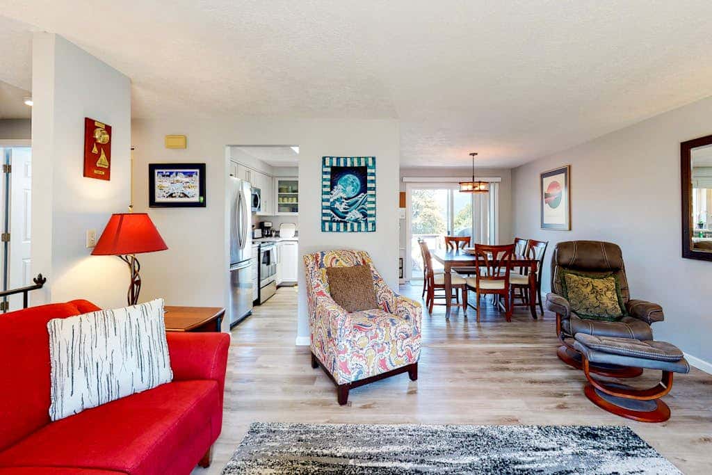 Magnificent Dog-Friendly Home with Lake & Mountain Views from the Large Deck