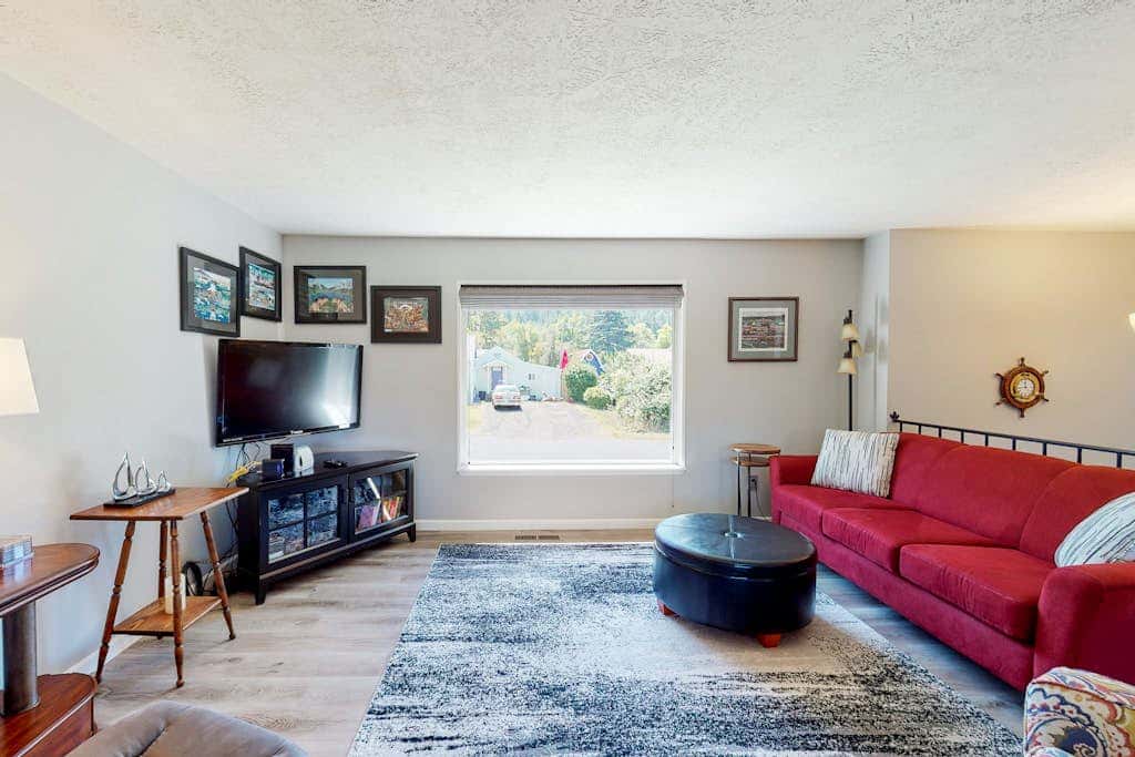 Magnificent Dog-Friendly Home with Lake & Mountain Views from the Large Deck