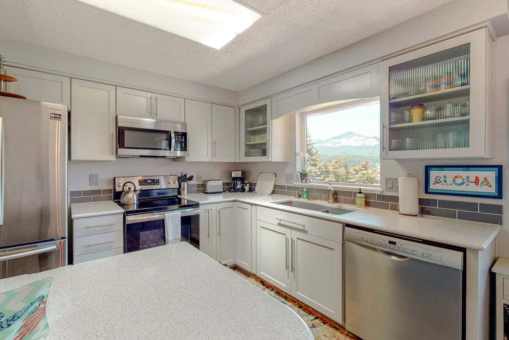 Magnificent Dog-Friendly Home with Lake & Mountain Views from the Large Deck