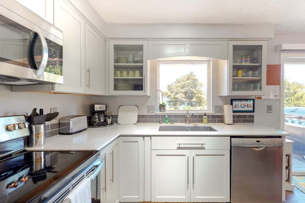 Magnificent Dog-Friendly Home with Lake & Mountain Views from the Large Deck