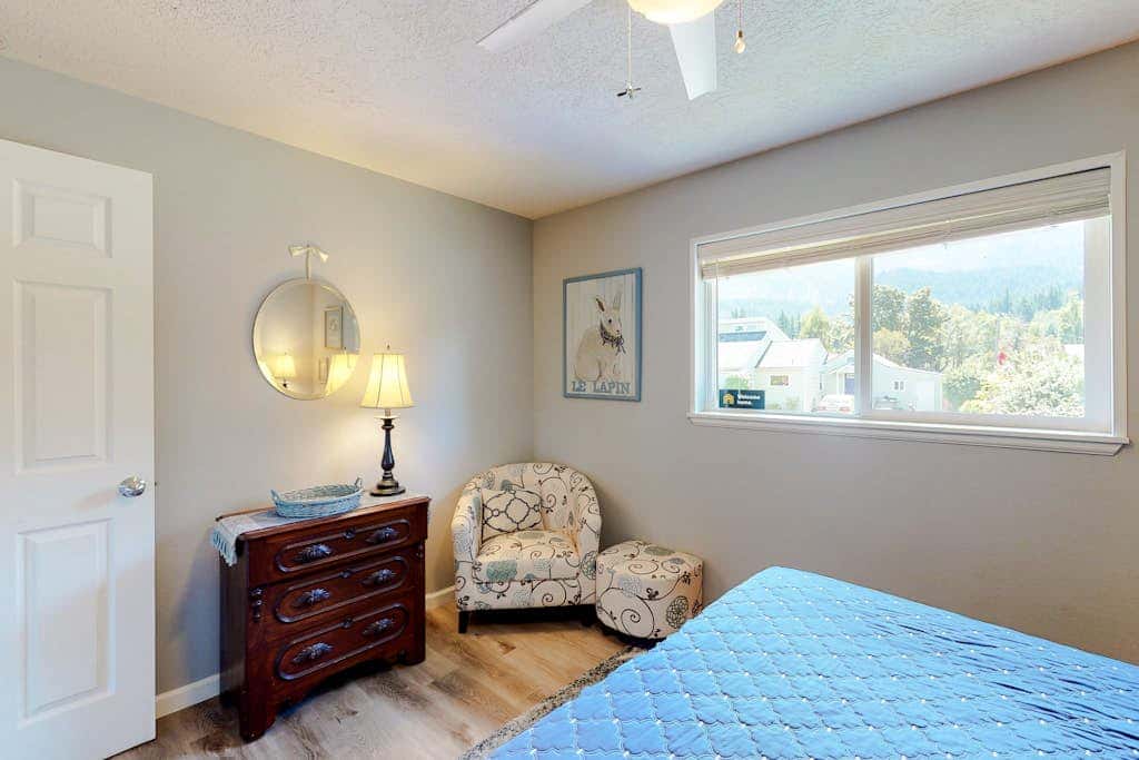 Magnificent Dog-Friendly Home with Lake & Mountain Views from the Large Deck