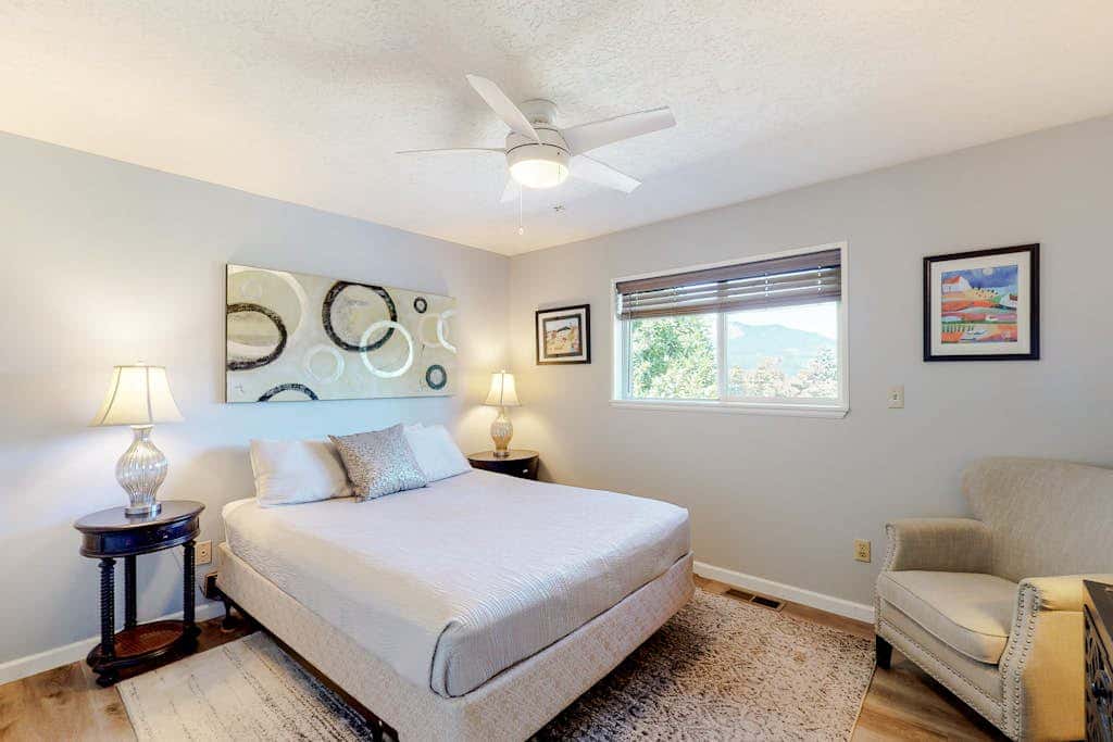 Magnificent Dog-Friendly Home with Lake & Mountain Views from the Large Deck