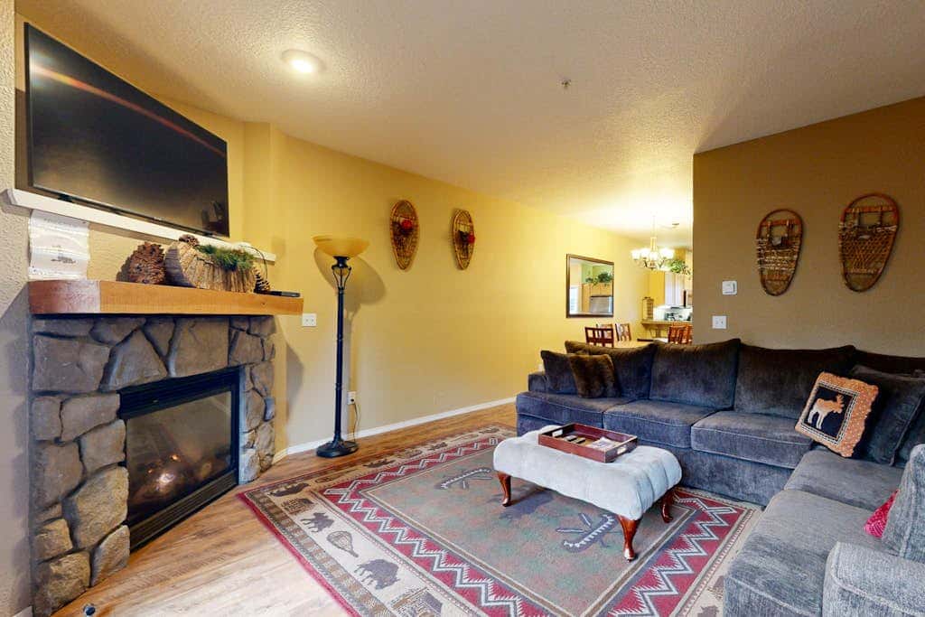 Dog-Friendly Condo with Great Kitchen, Pool & Hot Tub - Close to Skiing