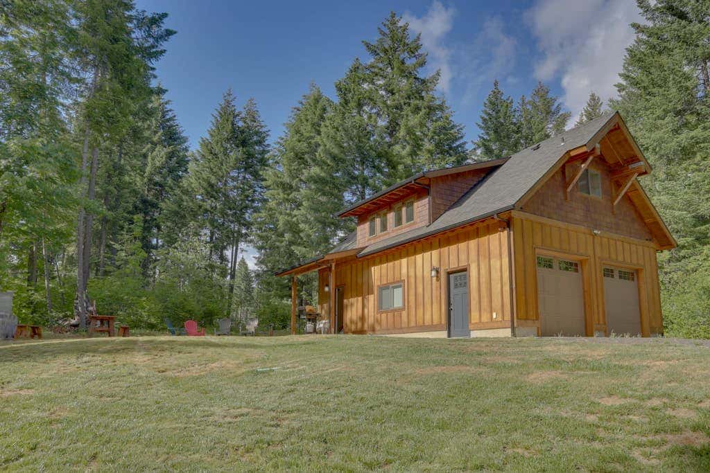Cozy woodland cabin in a peaceful location with forested views