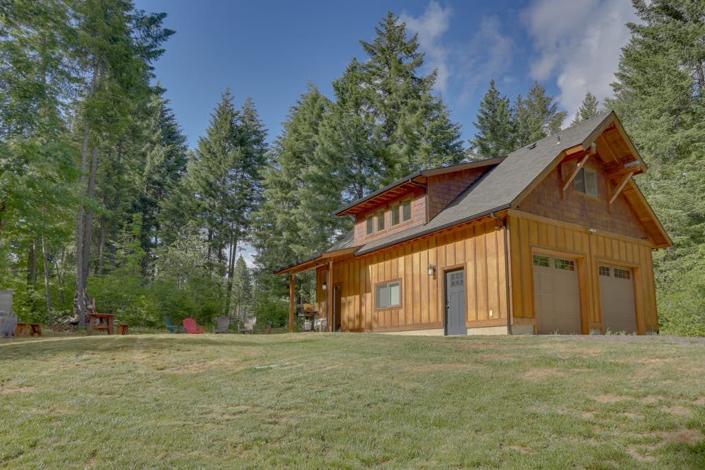 Cozy woodland cabin in a peaceful location with forested views