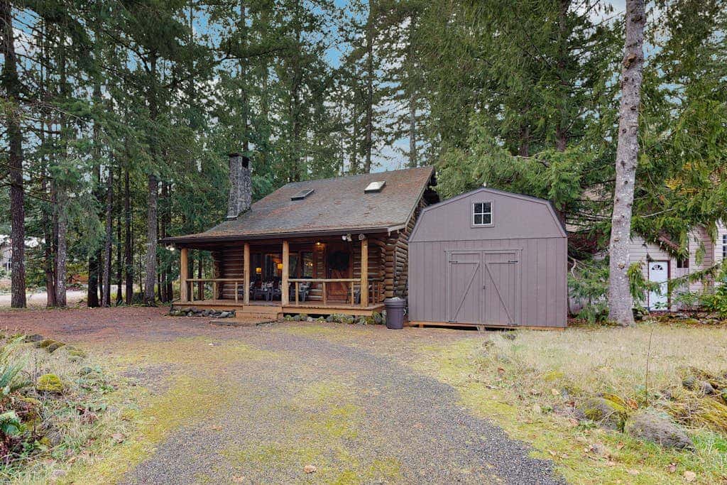 Cozy Cabin with Great Outdoor Space, Fireplace, & Free WiFi - Near Sandy River