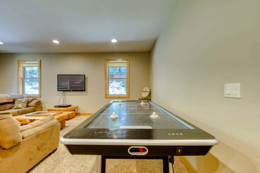 Charming home with hot tub, fireplace & W&D -  in great Government Camp location
