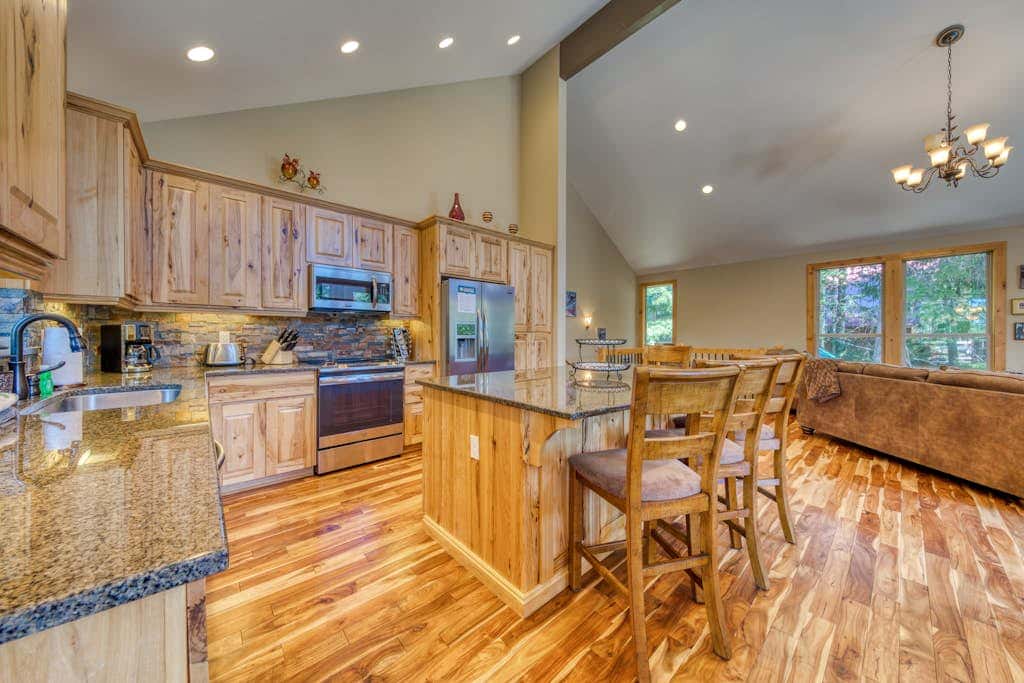 Charming home with hot tub, fireplace & W&D -  in great Government Camp location