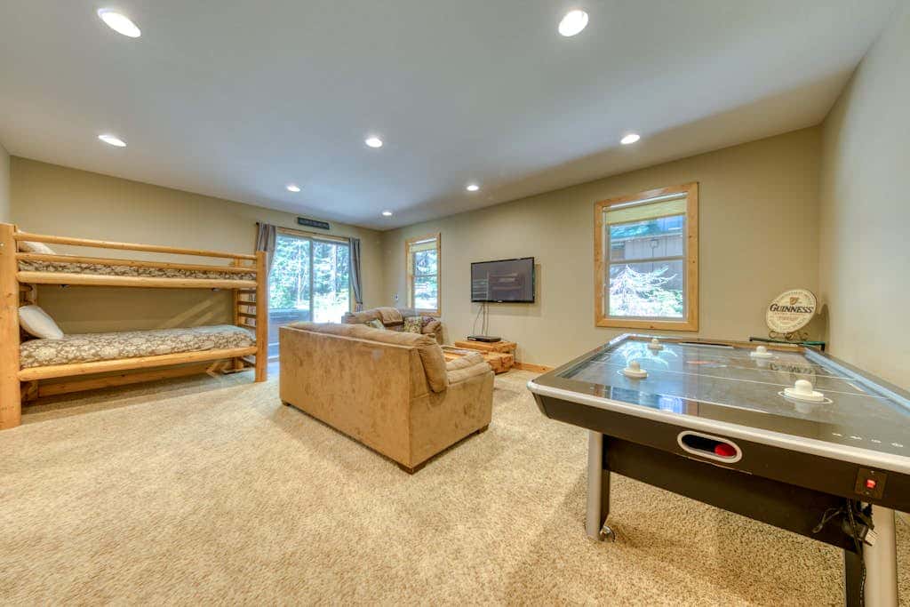 Charming home with hot tub, fireplace & W&D -  in great Government Camp location