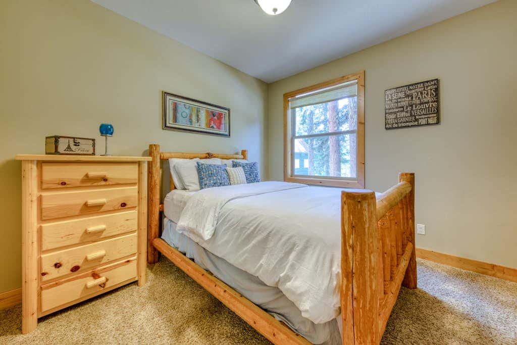 Charming home with hot tub, fireplace & W&D -  in great Government Camp location